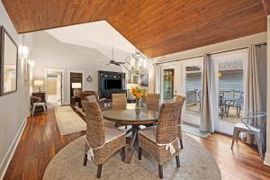 a dining room with a table and chairs at FR480: 480 Fiddlers Reach in Kiawah Island