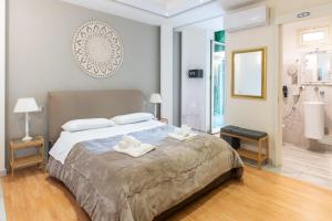 a bedroom with a large bed with towels on it at Federico 70 Smeraldo in Palermo