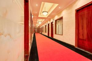 a red carpeted hallway with a red carpeted corridor at Super Townhouse by OYO Chandigarh Near PEC-PGI-PU Formerly Hotel Paradise in Chandīgarh