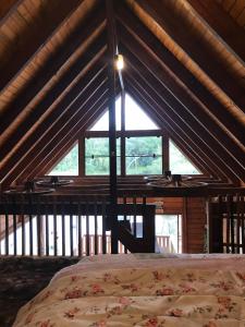 a bedroom with a bed and a large window at Cabana Gehrke in Nova Petrópolis