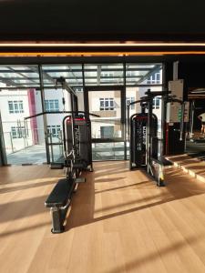 Fitness centrum a/nebo fitness zařízení v ubytování HI Studio Mesahill Premier with Bathtub