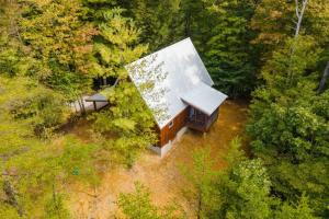 an overhead view of a house in the woods at Pet-Friendly Tiny Cabin - Pine Point in Pine Ridge