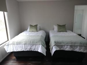 Voodi või voodid majutusasutuse One Eight Seven on Moepel toas