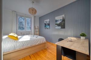 Ένα ή περισσότερα κρεβάτια σε δωμάτιο στο Appart 3 chambres 8 places et garage