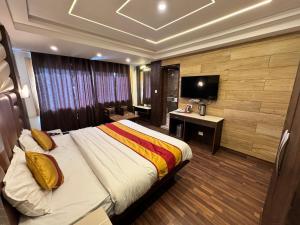 TV a/nebo společenská místnost v ubytování Victory Hotel and Restaurant by GS Hospitality