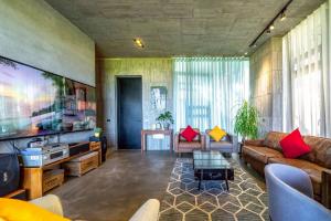 a living room with a couch and a tv at 蘆薈villa民宿 in Wujie