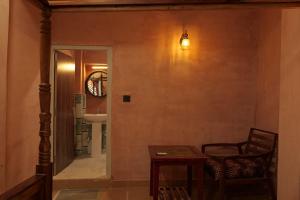a hallway with a table and a mirror on a wall at Fort View in Jodhpur