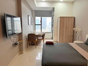 TV a/nebo společenská místnost v ubytování CBD Luxury Apartment In Rivergate Building