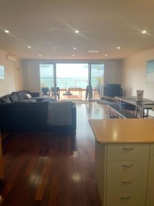 Un lugar para sentarse en Cowes Beachfront Retreat