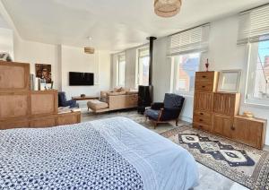 a bedroom with a bed and a living room at Le Refuge du Port in Étaples