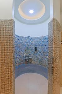 Ένα μπάνιο στο The Orion Express - Kailash Colony