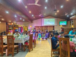 Hosté ubytování kandy lake reach hotel