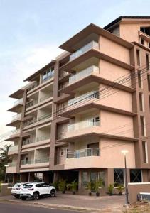 an apartment building with a car parked in front of it at Paprika Stays Panjim Donapaula in Panaji