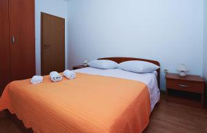 Ein Bett oder Betten in einem Zimmer der Unterkunft Apartments Lucija