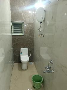 Koupelna v ubytování Laxmi Residency