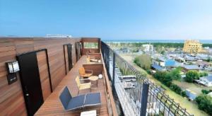 A balcony or terrace at Shirako New Seaside Hotel