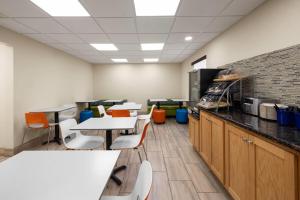 an office with tables and chairs and a counter at Days Inn by Wyndham Murphy in Murphy
