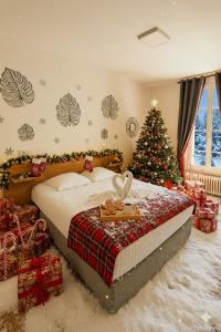 a bedroom with a christmas tree and a bed at Logis Hôtel du Cirque Troyes centre historique in Troyes