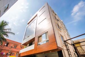 a house with a large window on the side of it at Collection O Kammasandra Gate Bus Terminal Formerly Riches Inn in Bayappanhalli +9 photos