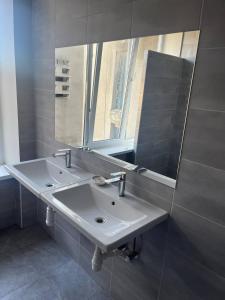 Ένα μπάνιο στο ЛофтХостел