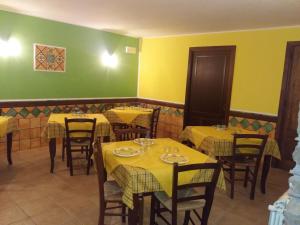 A seating area at Hotel Sant'Anna