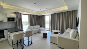 Μια τηλεόραση ή/και κέντρο ψυχαγωγίας στο Lamar Residences +3 φωτογραφίες