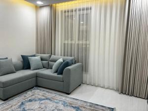 a living room with a couch and a window at فيلمست ريزدنس ابها للشقق الفندقية Velmist Residence Abha in Abha