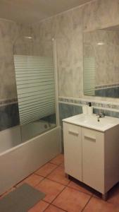 a bathroom with a sink and a tub and a mirror at Calatorao apartamentos in Calatorao