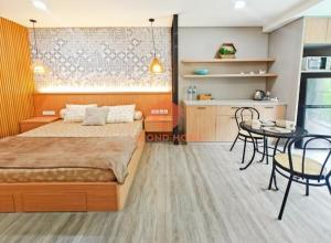 En eller flere senge i et værelse på Newly Lavaya Resort 1BR with pool