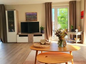 TV a/nebo společenská místnost v ubytování Gîte Au Val de Belvâ