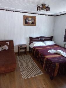 Postel nebo postele na pokoji v ubytování Котедж Лісова тиша