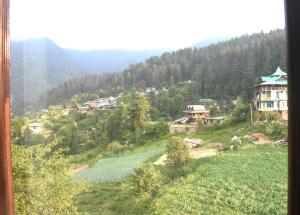 Φωτογραφία από το άλμπουμ του The Shangchul Heights COZY SHANGARH ESCAPE WITH TRADITIONAL DELIGHTS σε Jāmb