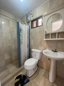 Ένα μπάνιο στο Buenavista Private Room with free Breakfast