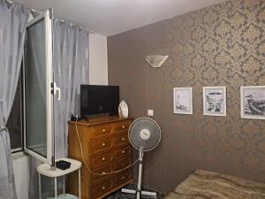Et tv og/eller underholdning på Бюджетна стая за двама