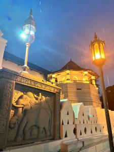 a street light next to a building with an elephant statue at Skyloft Hostel in Kandy