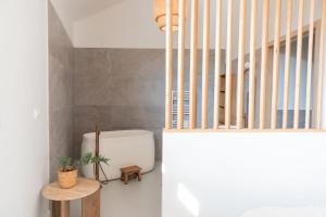 Φωτογραφία από το άλμπουμ του Coeur Cristal - Maison de maître & Ecolodge avec piscine et jardin σε Magalas +47 φωτογραφίες