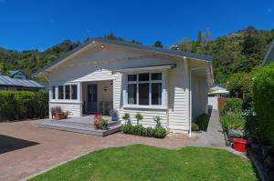 Το κτήριο όπου στεγάζεται  η παραθεριστική κατοικία