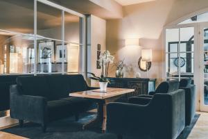 a living room with couches and a table at Golserhof in Tirolo