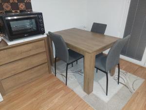 Μια τηλεόραση ή/και κέντρο ψυχαγωγίας στο Apartman Sumatra