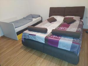 Ένα ή περισσότερα κρεβάτια σε δωμάτιο στο Apartman Sumatra