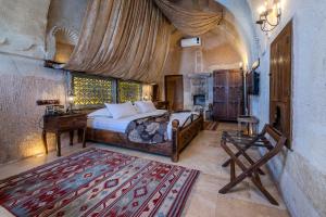 Ένα ή περισσότερα κρεβάτια σε δωμάτιο στο Eyes Of Cappadocia Cave Hotel