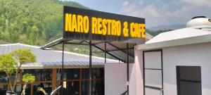 Nespecifikovaný výhled na hory nebo výhled na hory při pohledu z hotelu