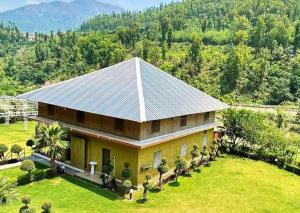 Nespecifikovaný výhled na hory nebo výhled na hory při pohledu z hotelu