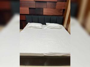 Postel nebo postele na pokoji v ubytování SPOT ON The Yeble Hotel And Restaurant