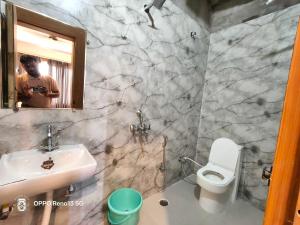 Ένα μπάνιο στο Hotel O NEW CLARK INN & BANQUET +6 φωτογραφίες