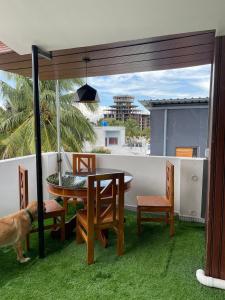 Balkón nebo terasa v ubytování Yellow home stay-10min walk to kanyakumari beach