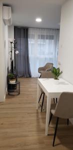 a living room with a white table and chairs at Pensión Mara in Vigo