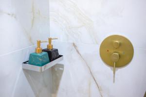 ディグラにあるParadise Foundのバスルーム(石鹸ディスペンサー2台付) +96枚の写真