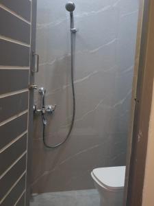 Ένα μπάνιο στο Drizzle Home - A Cosy Stay