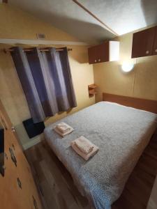 En eller flere senge i et værelse på Fantastic house + 13 billeder